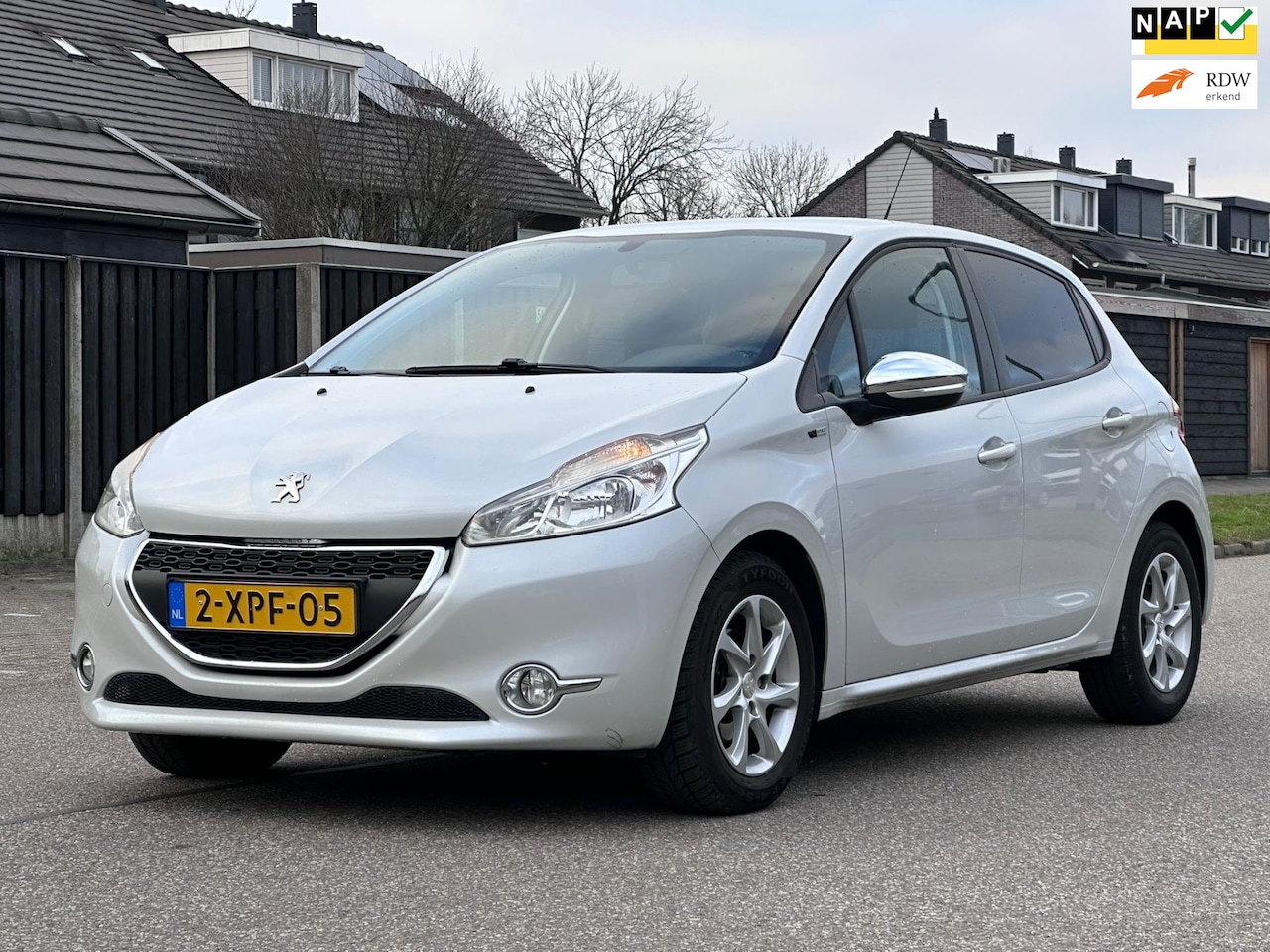 Peugeot 208 - 1.2 VTi Style 5DR*Navigatie*Cruise*Distributie VV&Clima*NAP*Trekhaak*LM velgen* - AutoWereld.nl