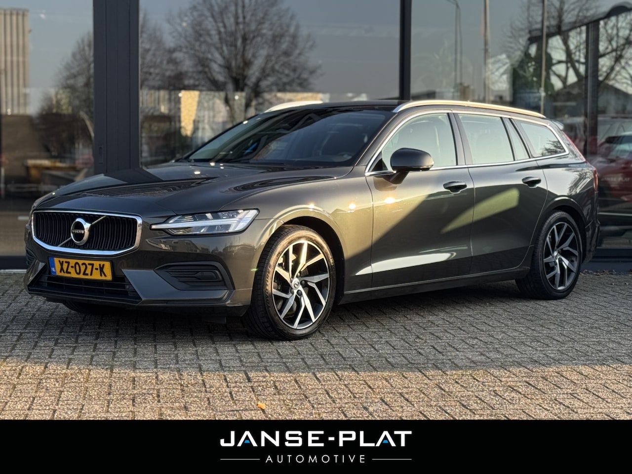 Volvo V60 - 2.0 T5 Momentum Pro | Trekhaak | Pilot Ass. | - AutoWereld.nl