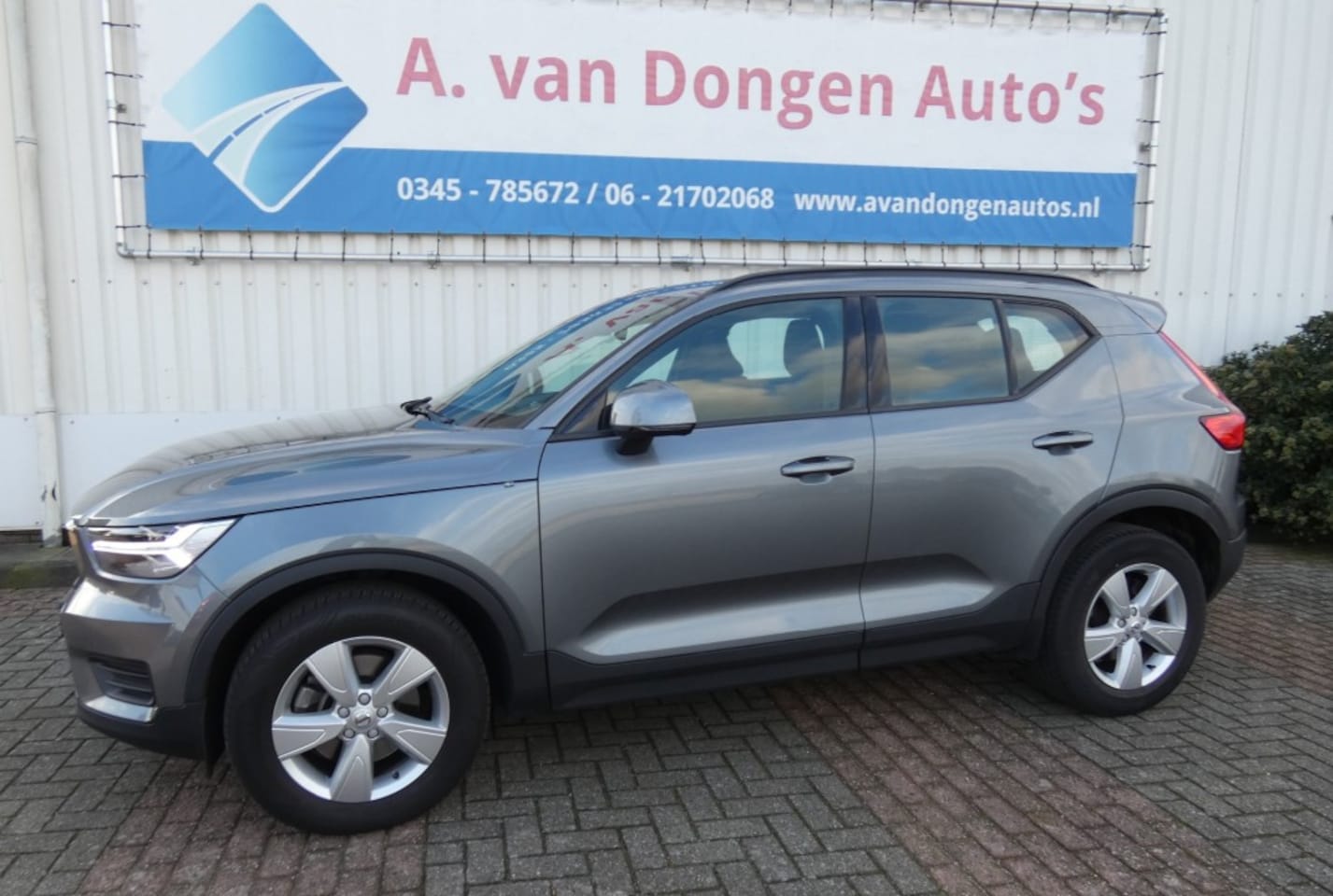 Volvo XC40 - 2.0 T4 MOMENTUM Automaat,Camera,PDC,Navi,Clima - AutoWereld.nl