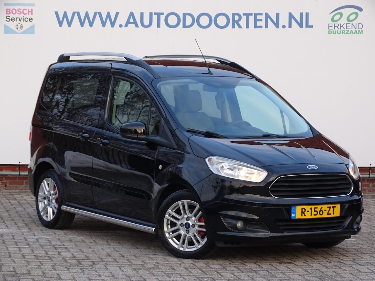Ford Tourneo Courier - 1.0 Titanium|Trekhaak|All Season|Sidebars|Zeer netjes - AutoWereld.nl