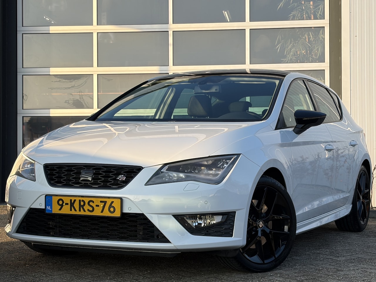 SEAT Leon - 1.8 TSI FR Business DSG 180pk | Bluetooth | Cruise control | LED koplampen | Navigatiesyst - AutoWereld.nl
