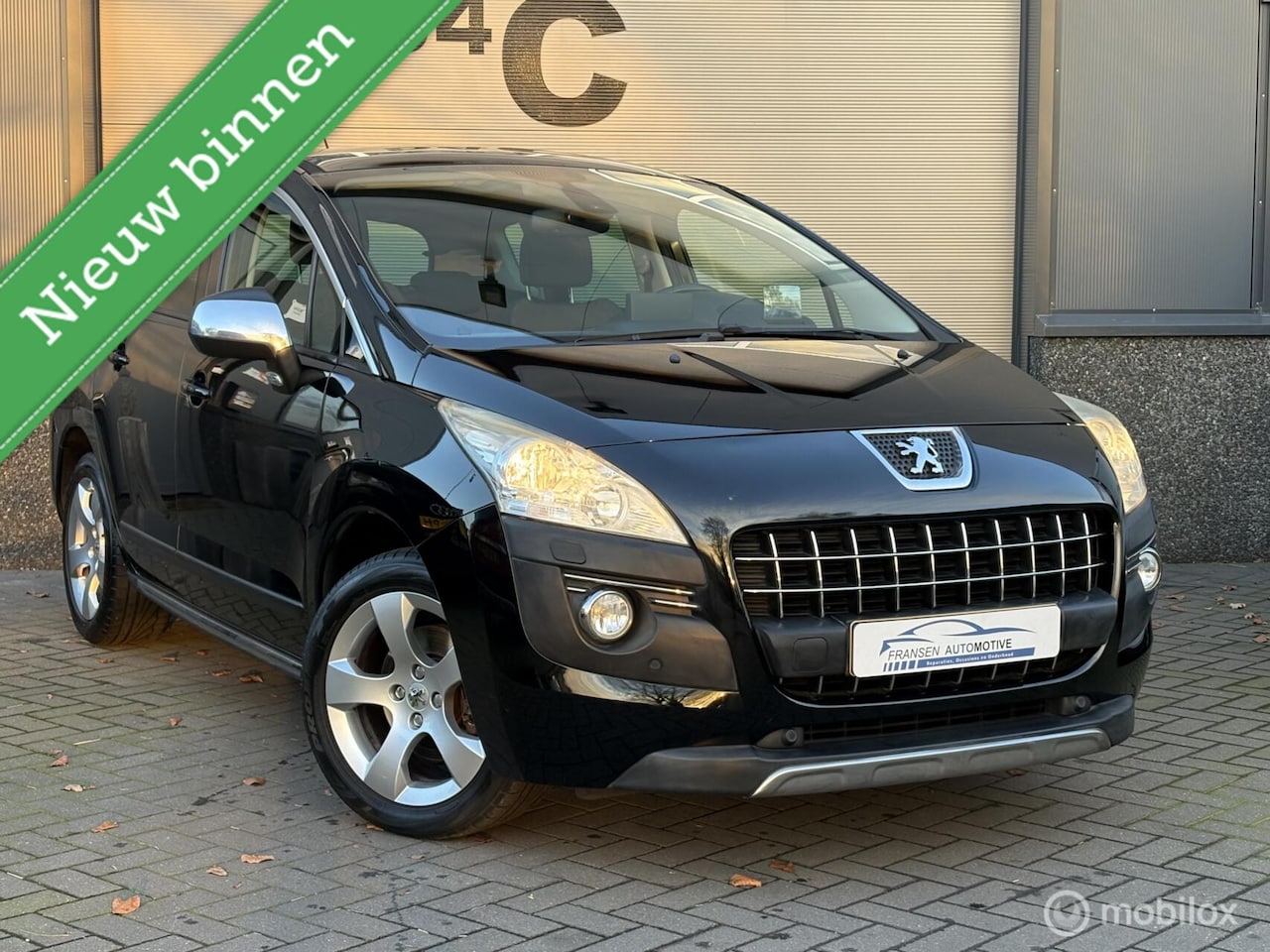 Peugeot 3008 - 1.6 THP Première Zwart Airco/Trekhaak/Panorama - AutoWereld.nl