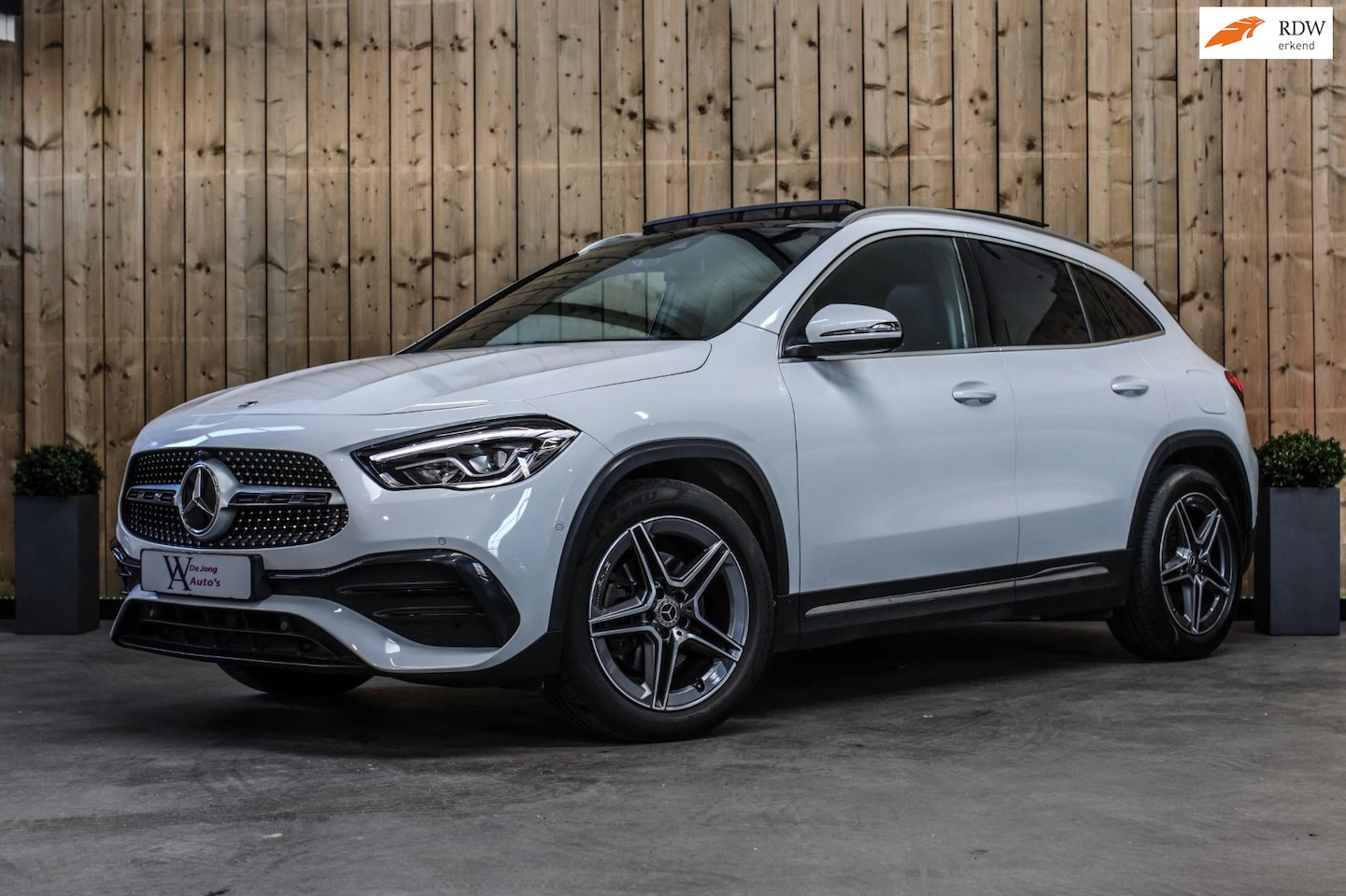 Mercedes-Benz GLA-Klasse - 250 4MATIC AMG Line *Pano*Camera*Sfeerverlichting*Carplay* - AutoWereld.nl
