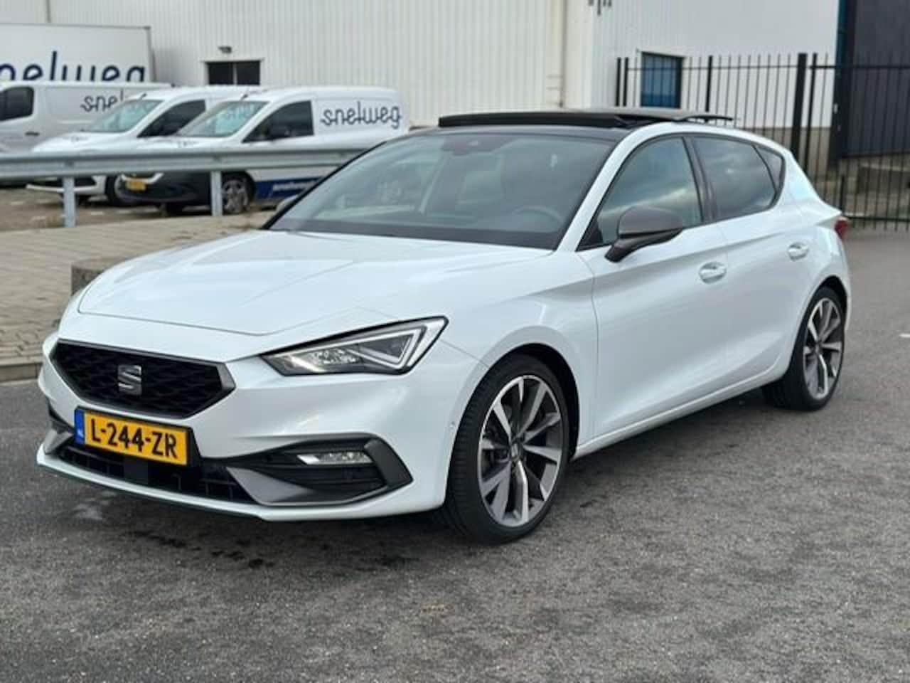 SEAT Leon - 1.5 eTSI FR Business Intense 1.5 eTSI FR Business Intense - AutoWereld.nl