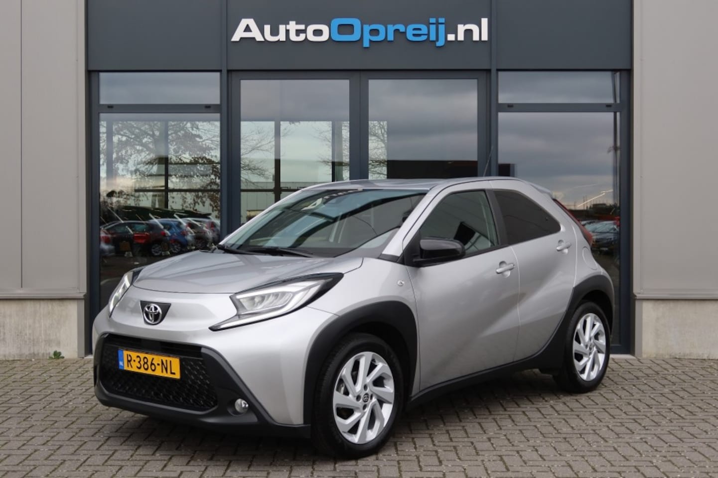 Toyota Aygo X - 1.0 VVT-i MT First Carplay, Camera, Cruise, LM-Velgen, 1e eigenaar, Dealer onderhouden - AutoWereld.nl