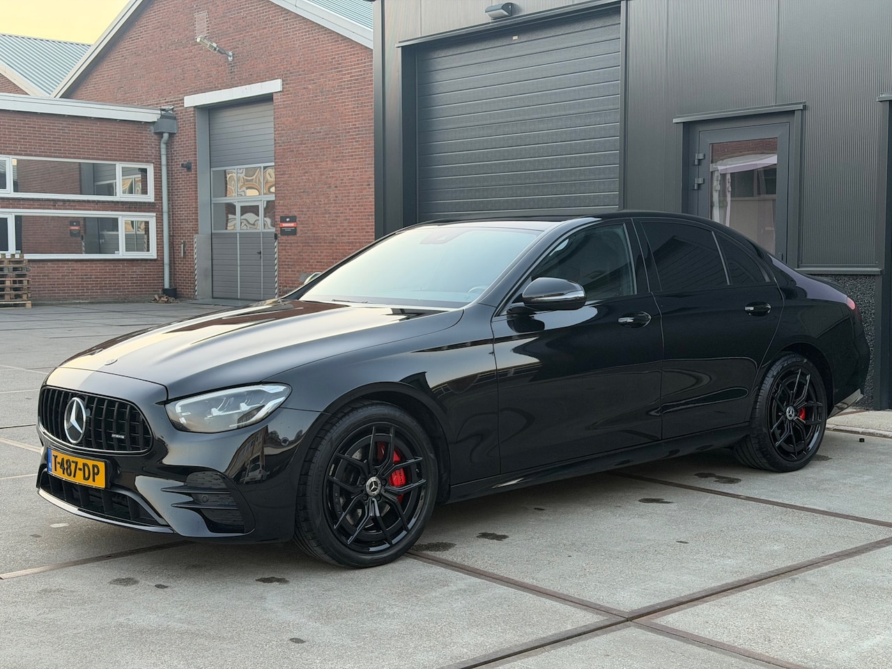 Mercedes-Benz E-klasse - 300e AMG Line Widescreen Sfeerverlichting E53 optiek. - AutoWereld.nl