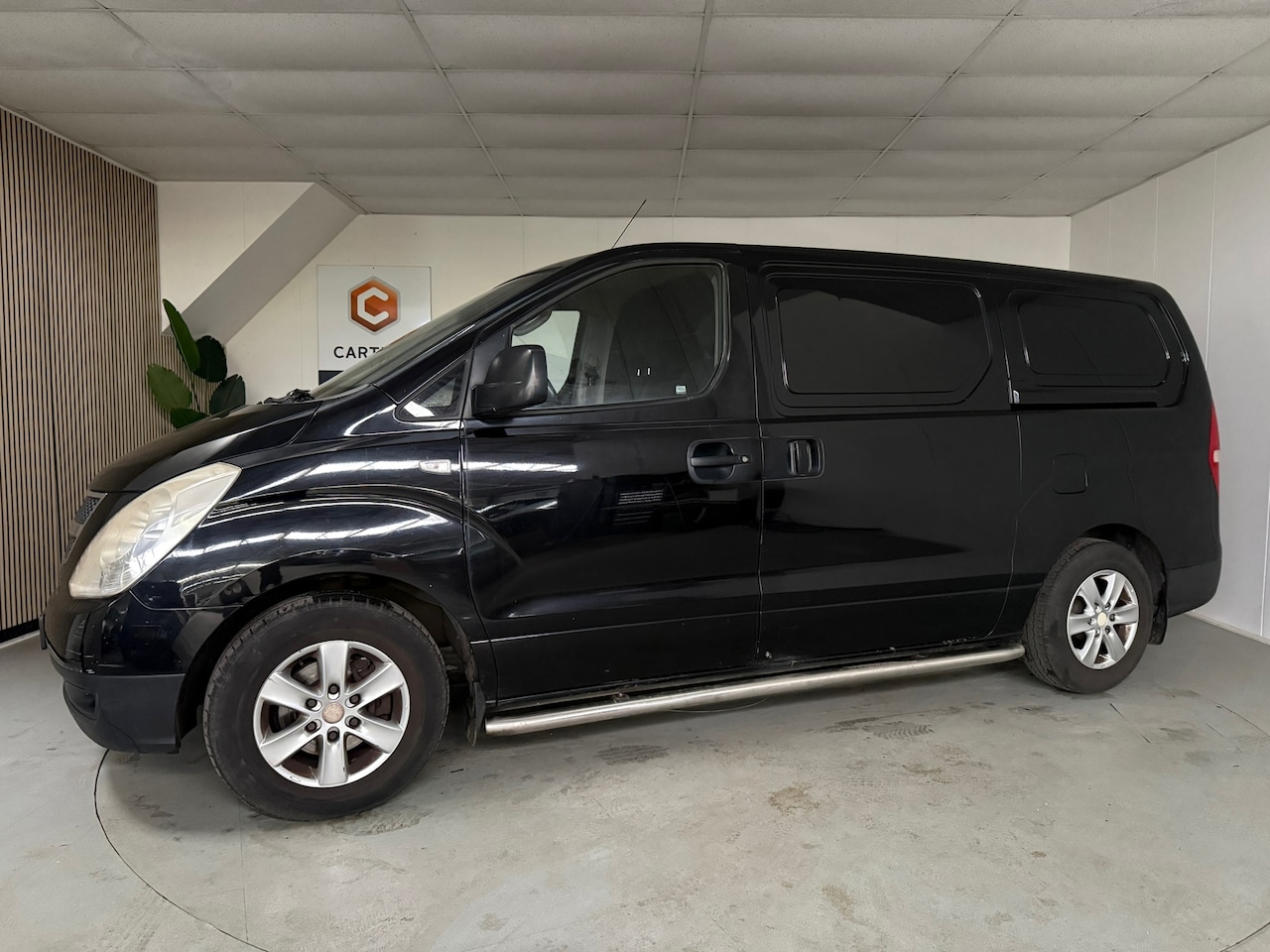 Hyundai H 300 - 2.5 CRDi Dynamic Airco, Navigatie, Lederen bekleding, Bankje rechts voor - AutoWereld.nl