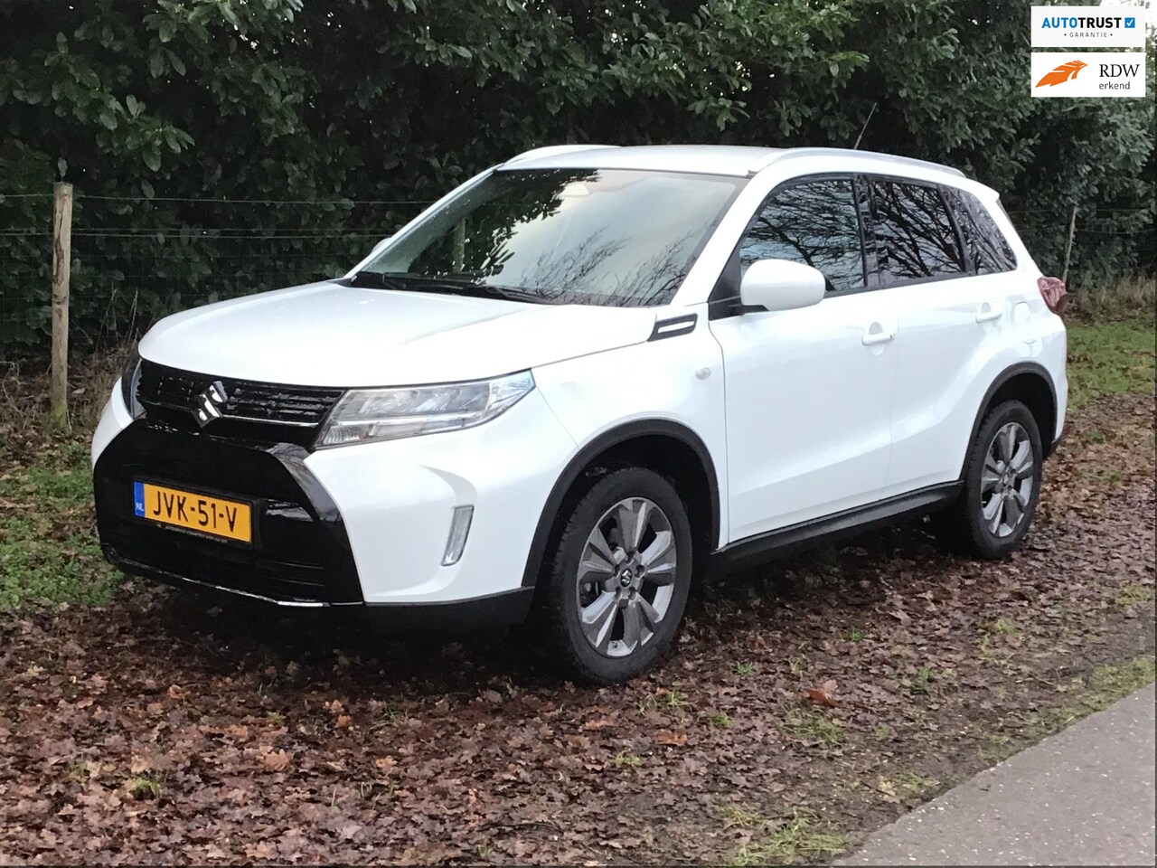 Suzuki Vitara - 1.5 Hybrid Style AUTOMAAT in nieuwstaat - AutoWereld.nl