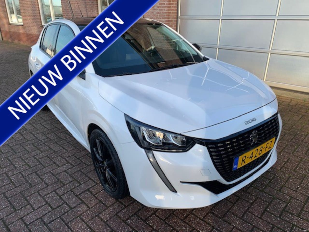 Peugeot 208 - 1.2 PureTech Allure lage km stand - AutoWereld.nl