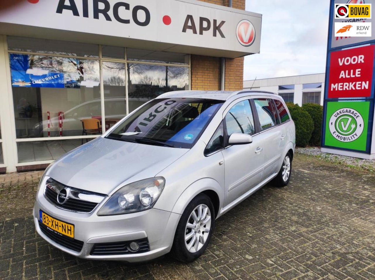 Opel Zafira - 1.8 Enjoy 7 Zits + Trekhaak - AutoWereld.nl