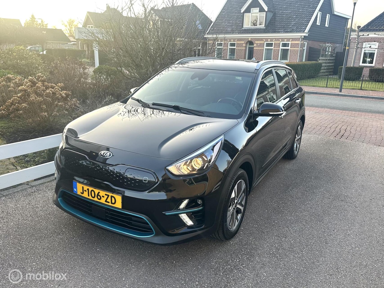 Kia e-Niro - DynamicLine 64 kWh 3-FASE SOH 100% GROOT NAVIGATIE CARPLAY ACHTERUITRIJ CAMERA SFEERVERLIC - AutoWereld.nl