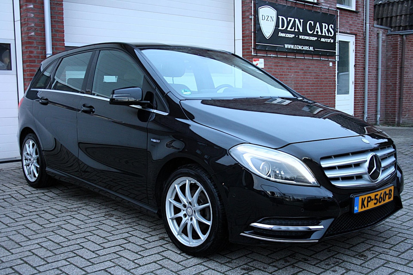 Mercedes-Benz B-klasse - 180 Ambition|6Bak|Xenon|Navi|Stoelverwarming|17 inch LM Velgen - AutoWereld.nl