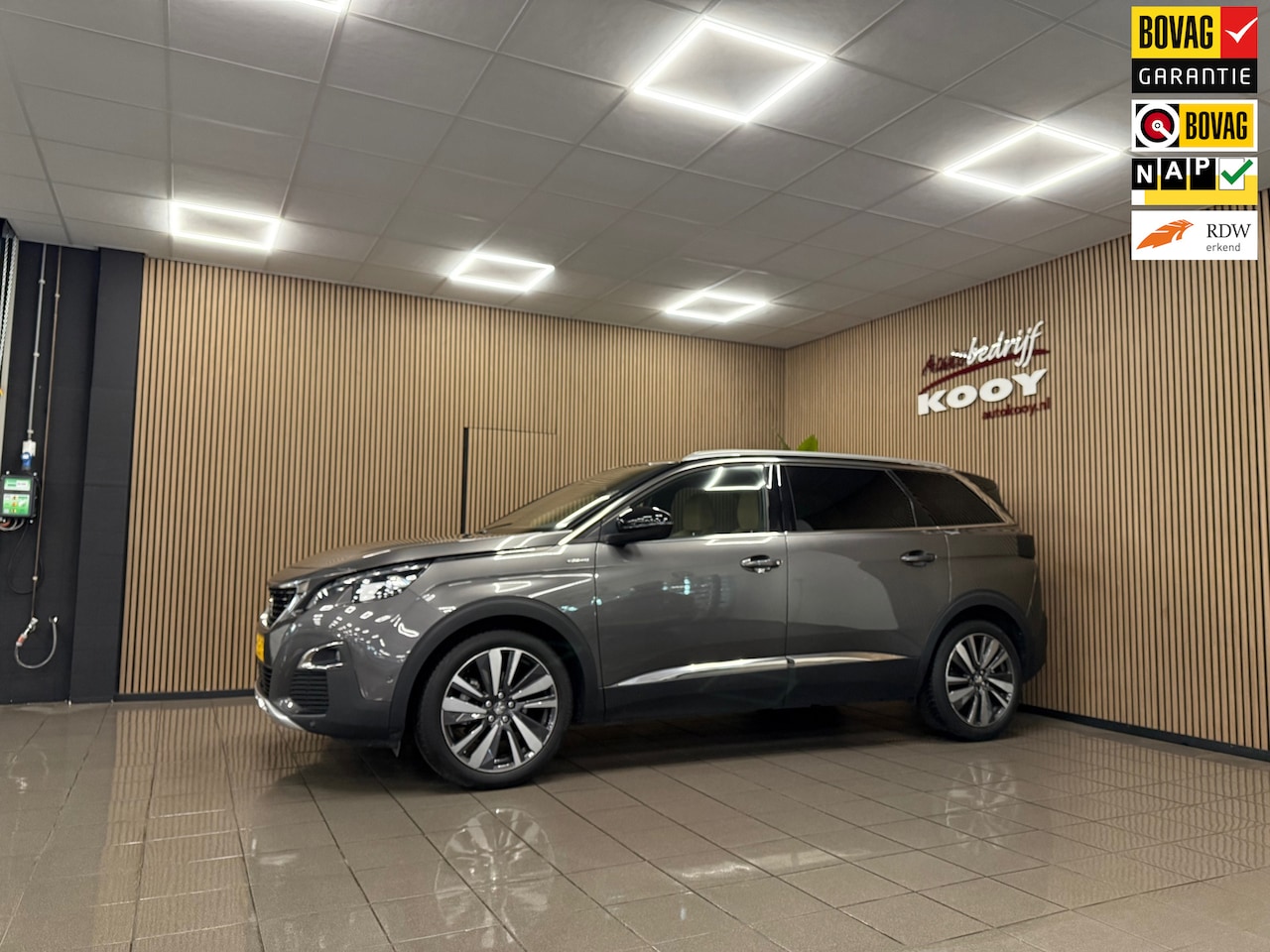 Peugeot 5008 - 1.2 PureTech Blue Lease GT-Line * Panoramadak / 7 Persoons / Leder / Afn. Trekhaak / NL Au - AutoWereld.nl