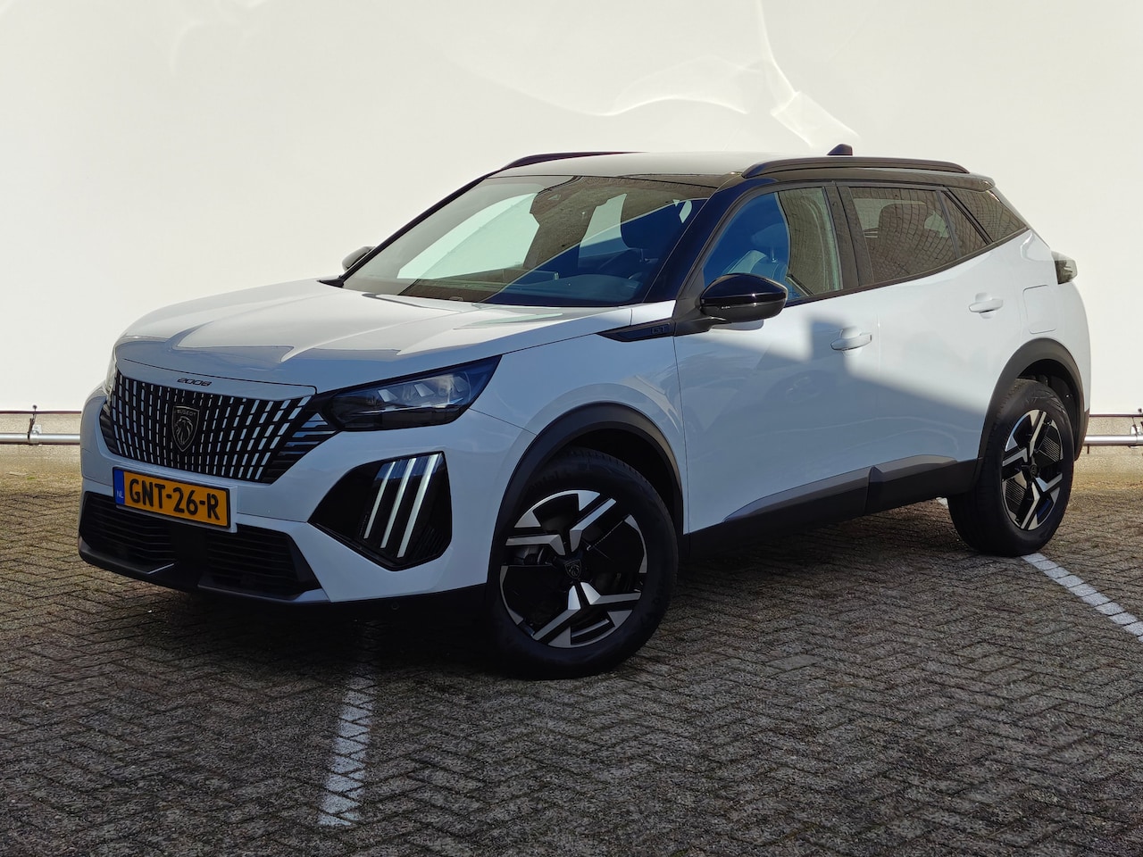 Peugeot 2008 - 1.2 Hybrid 136 GT | Achterbank in delen neerklapbaar | Achteruitrijcamera | Airco (automat - AutoWereld.nl