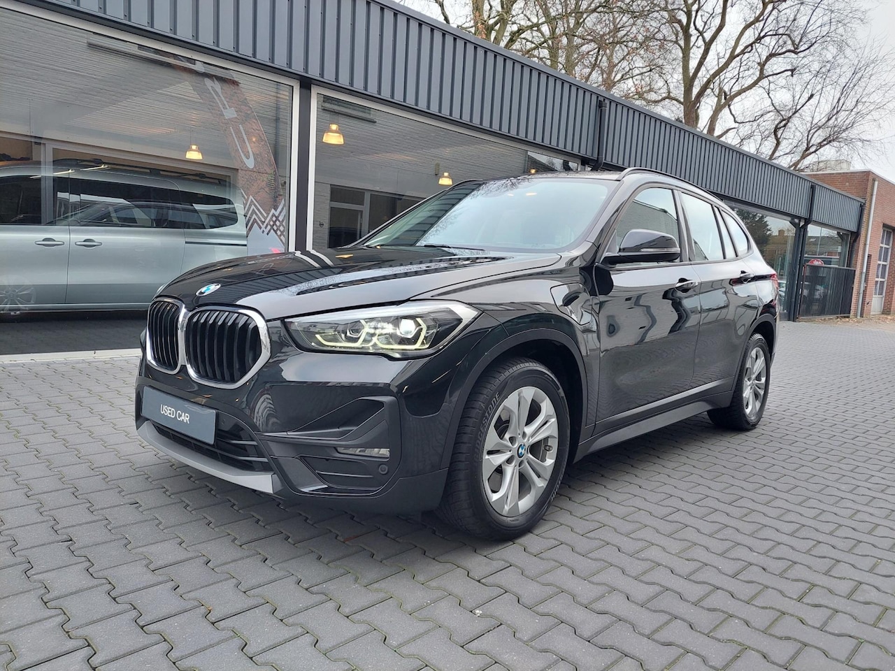 BMW X1 - XDrive25e Head up display Navi Clima Cruise PDC Achteruitrij camera Trekhaak 17 inch Autom - AutoWereld.nl