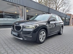 BMW X1 - XDrive25e Head up display Navi Clima Cruise PDC Achteruitrij camera Trekhaak 17 inch Autom