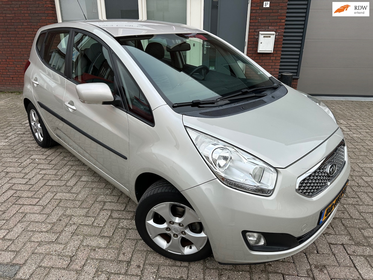 Kia Venga - 1.4 CVVT X-ecutive / Leder / PDC / Airco / LM / NAP - AutoWereld.nl