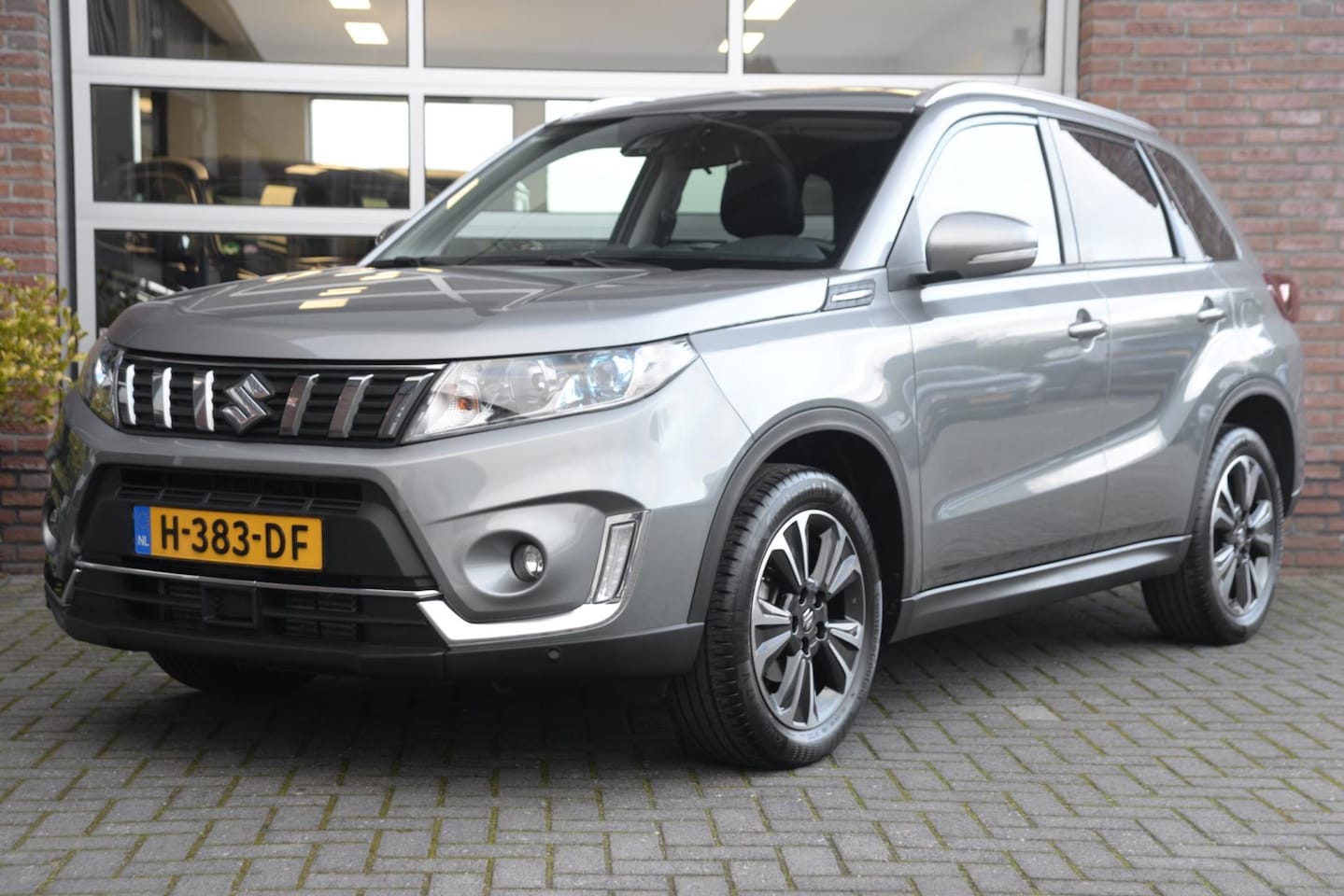 Suzuki Vitara - 1.4 Boosterjet Stijl | Panorama Dak | Trekhaak | 1e Eigenaar | - AutoWereld.nl