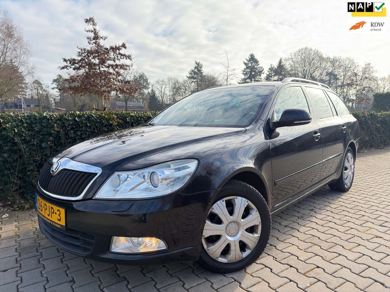 Skoda Octavia Combi - 1.2 TSI Elegance Business Line 1.2 TSI Elegance Business Line , Clima / Cruise / Navi-Multimedia / Isofix / Trekhaak. - AutoWereld.nl