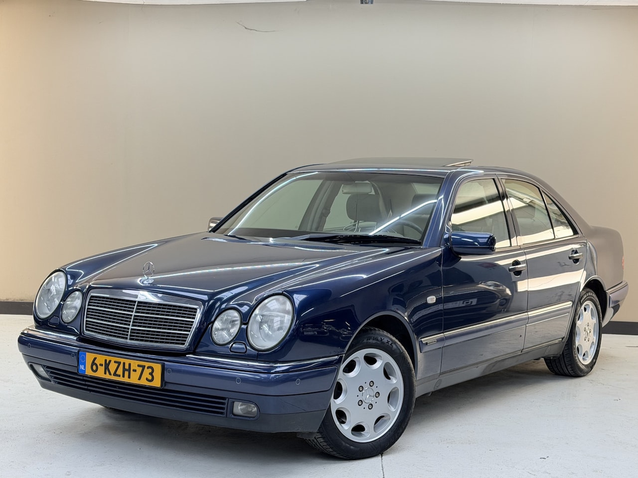 Mercedes-Benz E-klasse - 320 Elegance 320 Elegance, 225Pk, 1998, Volledig leder, Schuifdak, Climate control, Cruise control, Par - AutoWereld.nl
