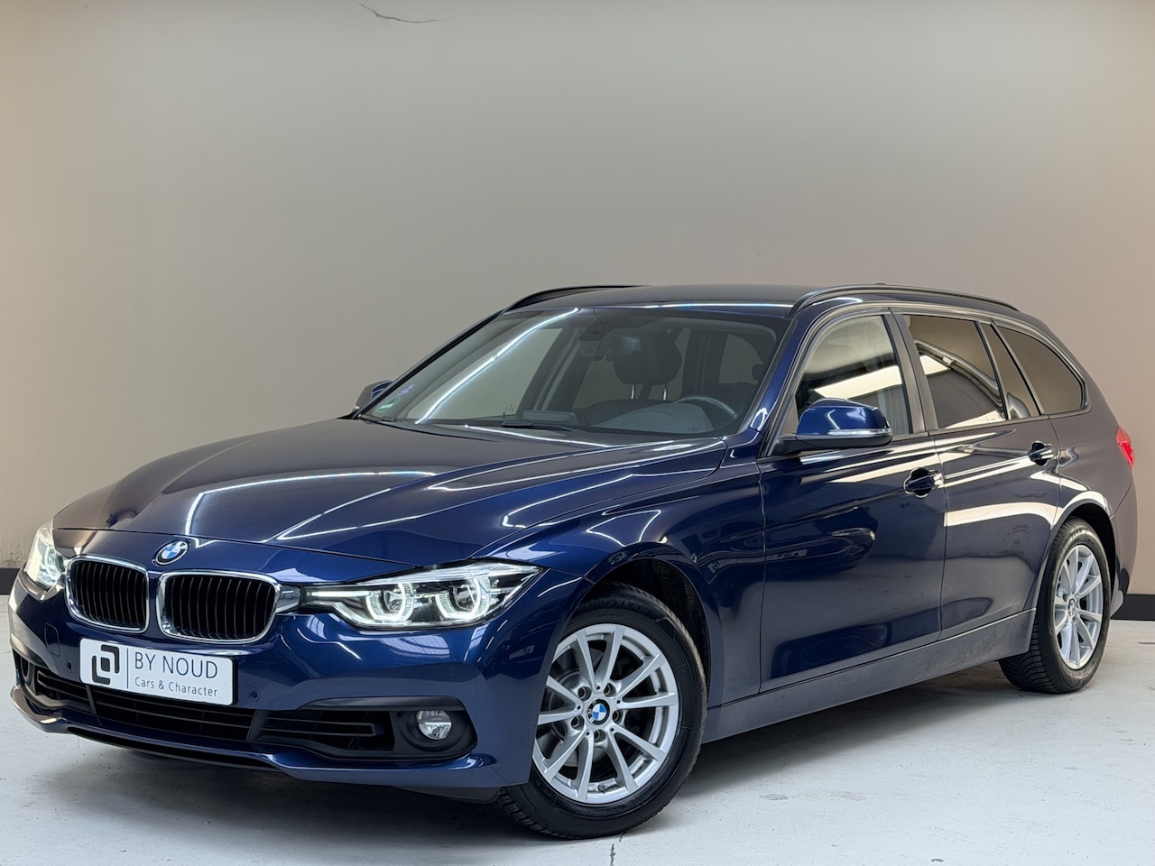 BMW 3-serie Touring - 318i Executive 318i Executive, 136Pk, 2018, 1ste eigenaar, Dealer onderhouden, BTW auto, Sportstoelen, Na - AutoWereld.nl