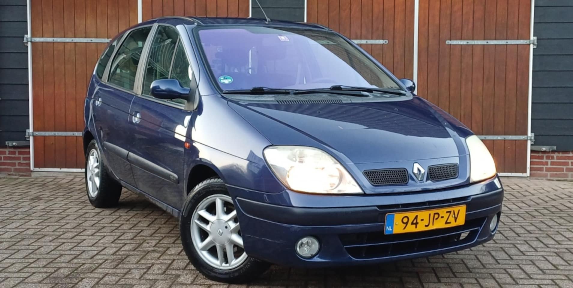 Renault Scénic - 1.6-16V Authentique 1.6-16V Authentique, Trekhaak, Airco, Lichtmetalen wielen - AutoWereld.nl