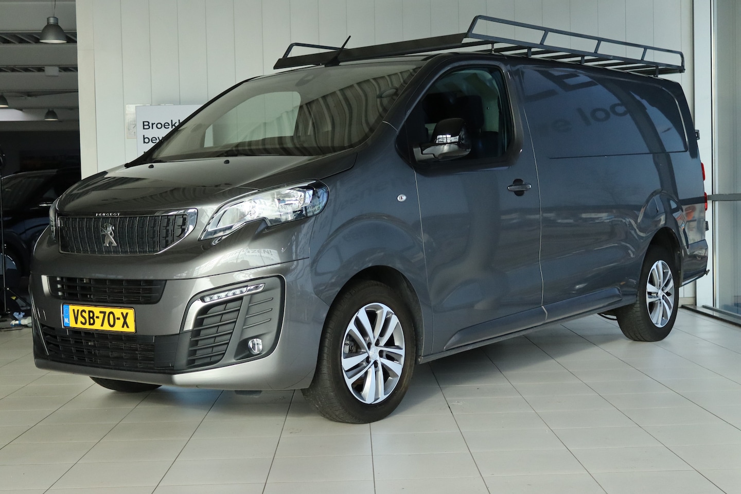 Peugeot Expert - 2.0 BlueHDI 145 Long Asphalt | Imperiaal | Cruise Control | Trekhaak | Camera | Navi | Car - AutoWereld.nl