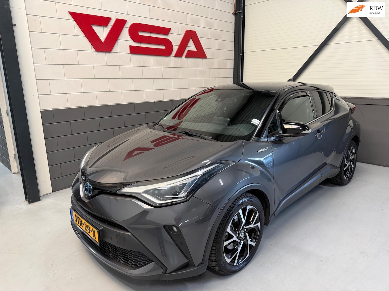 Toyota C-HR - 1.8 Hybrid First Edition Team D |Camera|PDC|Cruise|lane-assist|Stuur+stoelvw|dealeronderho - AutoWereld.nl