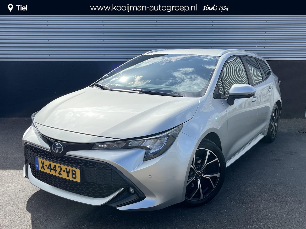Toyota Corolla Touring Sports - 1.8 Hybrid Dynamic Limited Navigatie, Stoelverwarming, Parkeersensoren, Apple CarPlay/Andr - AutoWereld.nl