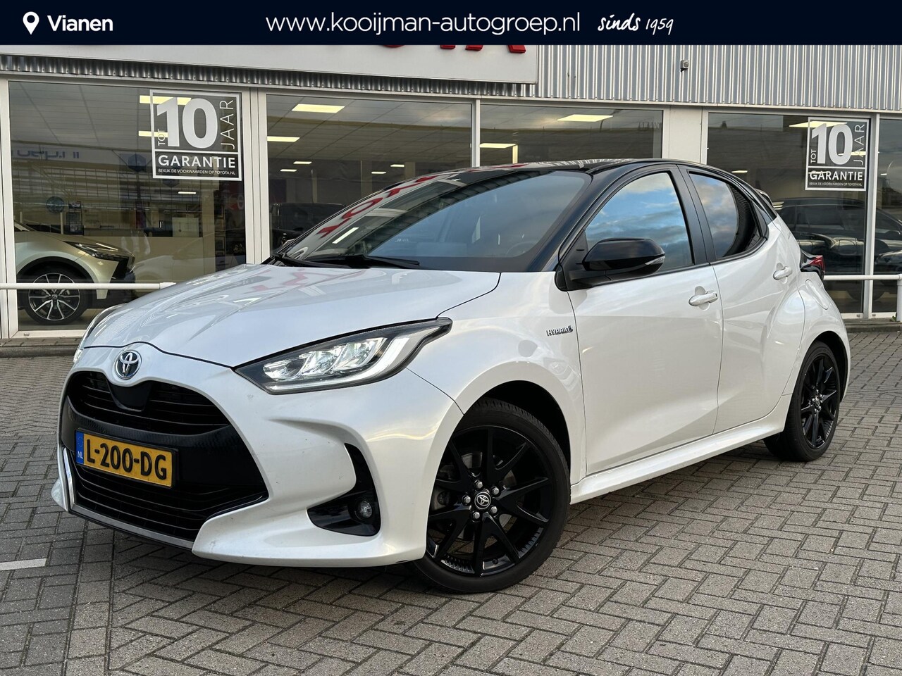 Toyota Yaris - 1.5 Hybrid Launch Edition Full option, zeer nette auto, BI Tone parelmoer wit - AutoWereld.nl
