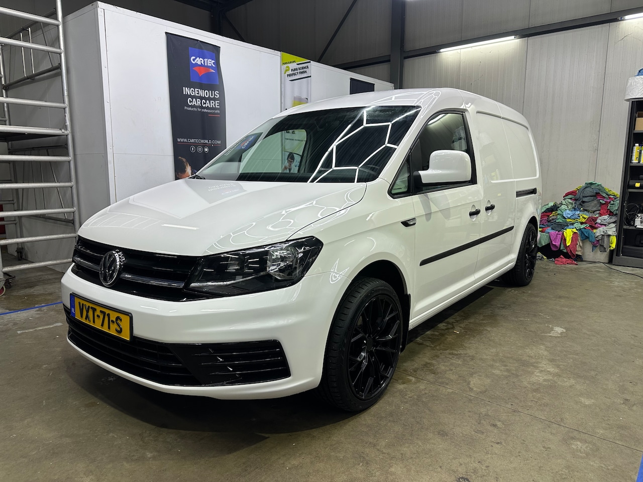 Volkswagen Caddy - 2.0 TDI L2H1 BMT Maxi Highline - AutoWereld.nl