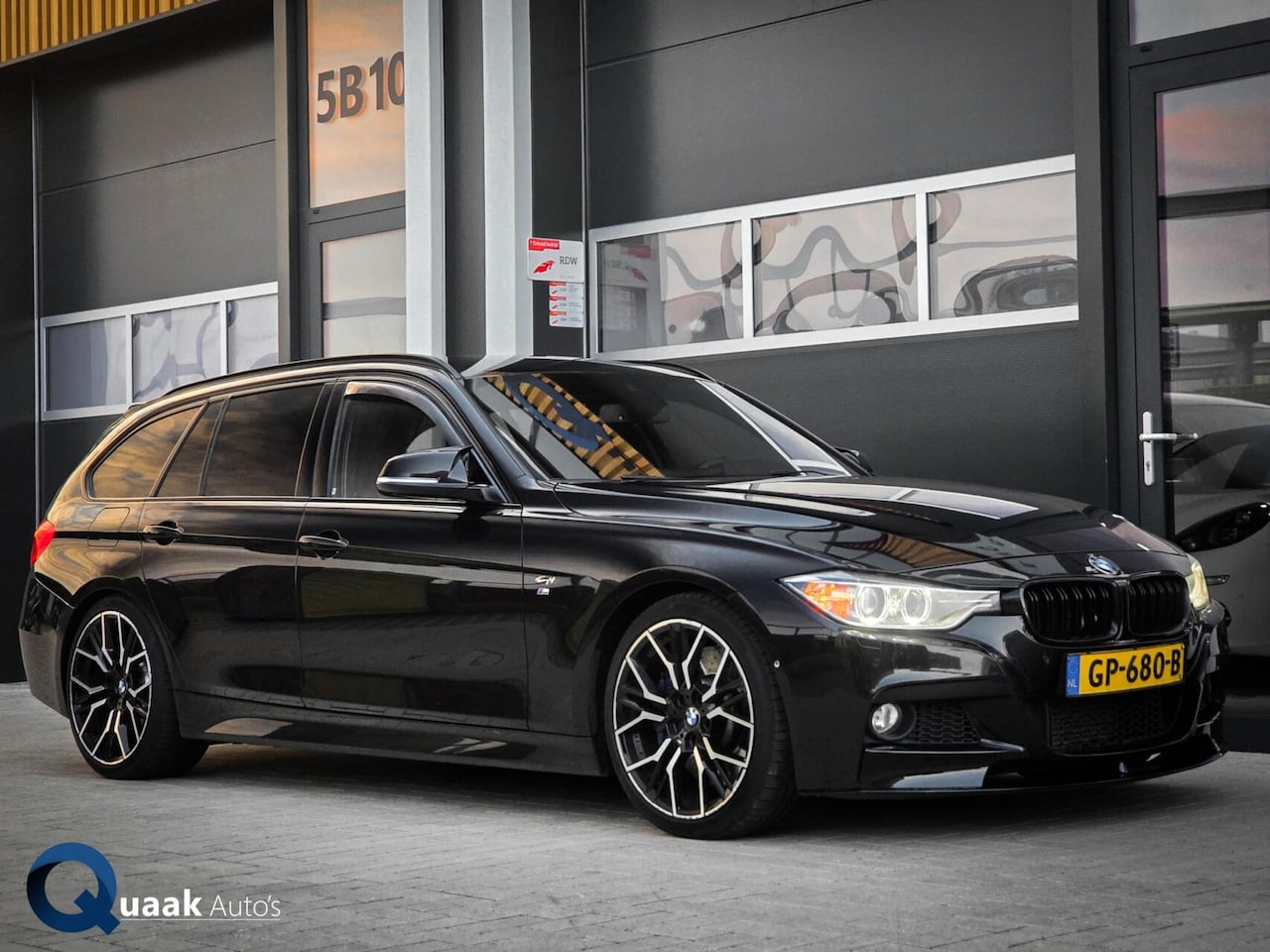 BMW 3-serie Touring - 330d M-Sport 340PK | TREKHAAK | LEDER | HUD | STOELVERWARMING - AutoWereld.nl