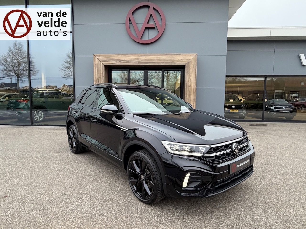 Volkswagen T-Roc - 1.5 TSI 150pk DSG R-Line | Black Style | Camera | Keyless | Elek. Achterklep | Dode hoek | - AutoWereld.nl