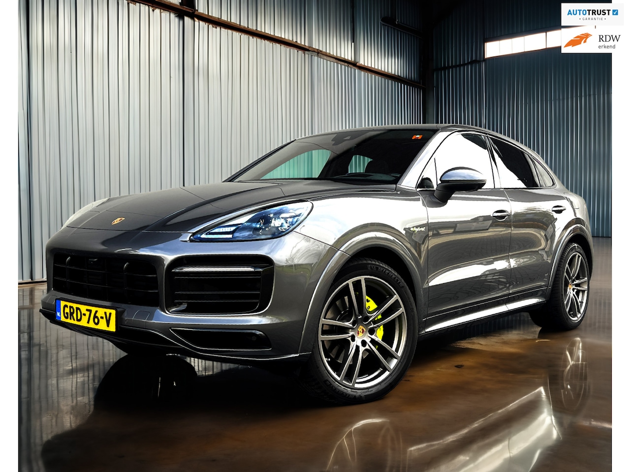 Porsche Cayenne Coupé - 3.0 E-Hybrid Sportuitlaat_PDLs+_Headsup_Luchtviering - AutoWereld.nl