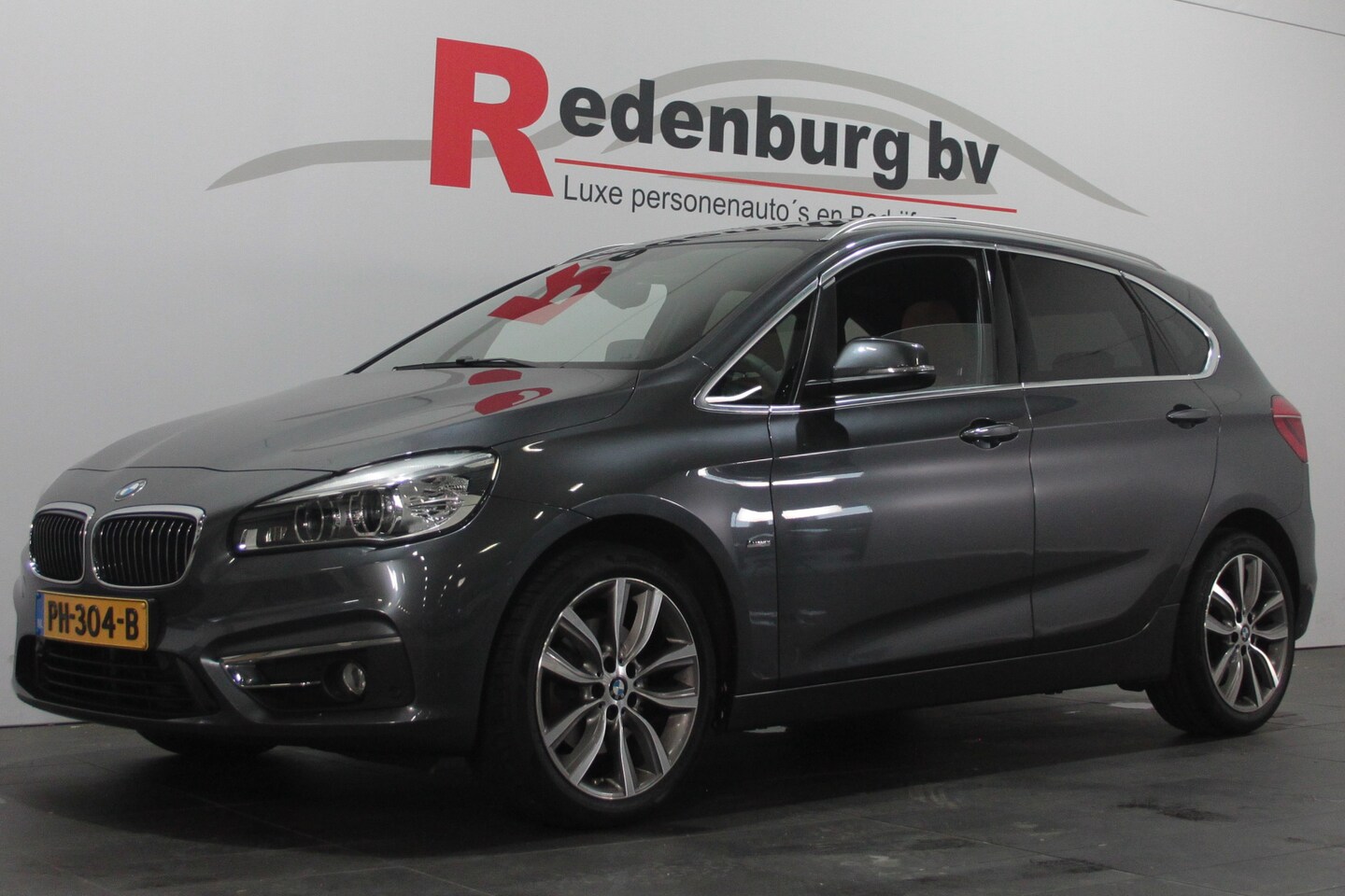 BMW 2-serie Active Tourer - 220i High Executive - Camera / Navi / Stoelverw. - AutoWereld.nl