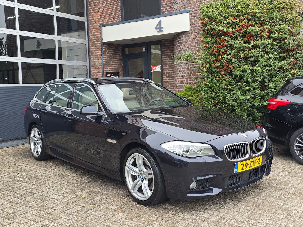 BMW 5-serie Touring - 530xd Upgrade Edition M |Pano |Leer |Nap - AutoWereld.nl