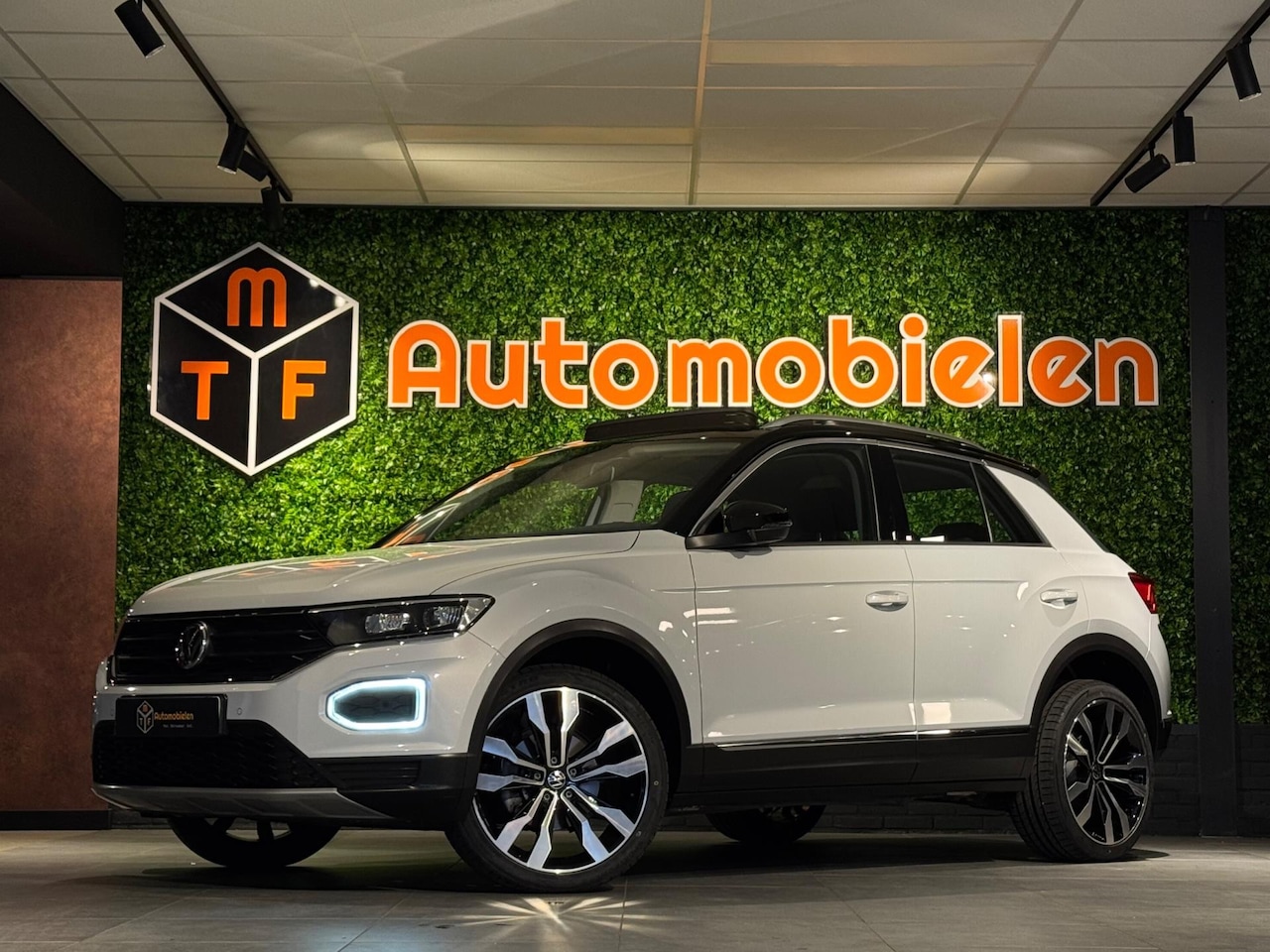 Volkswagen T-Roc - 1.5 TSI Sport 150 PK |VIRTUAL|PANO|DEALER ONDERHOUFDF - AutoWereld.nl