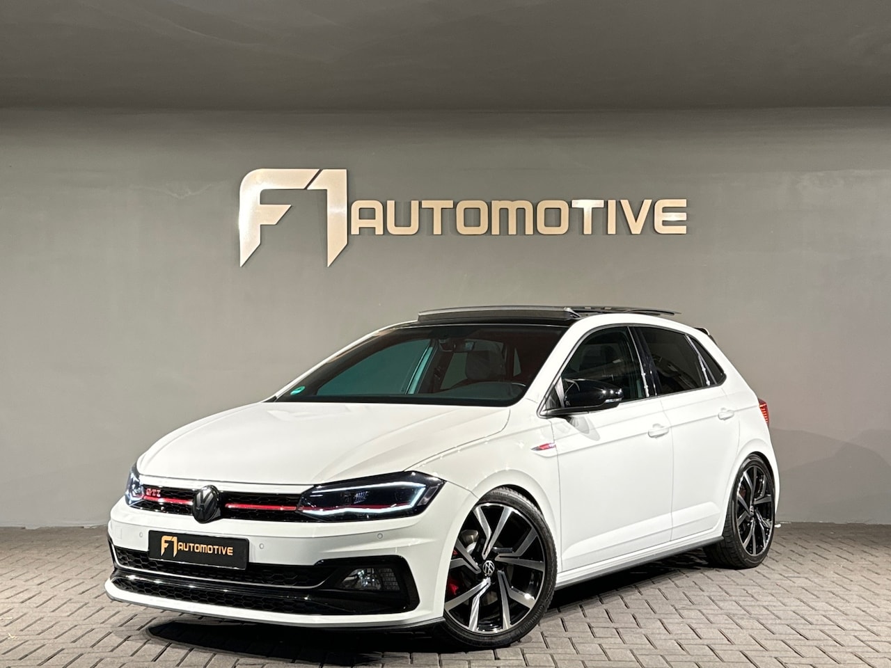 Volkswagen Polo - 2.0 TSI GTI Pano|Keyless|Sfeer|ACC|CarPlay - AutoWereld.nl