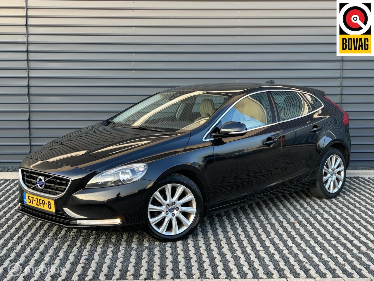 Volvo V40 - 1.6 D2 Momentum | Leder | Navi | Apk 01-2027 - AutoWereld.nl