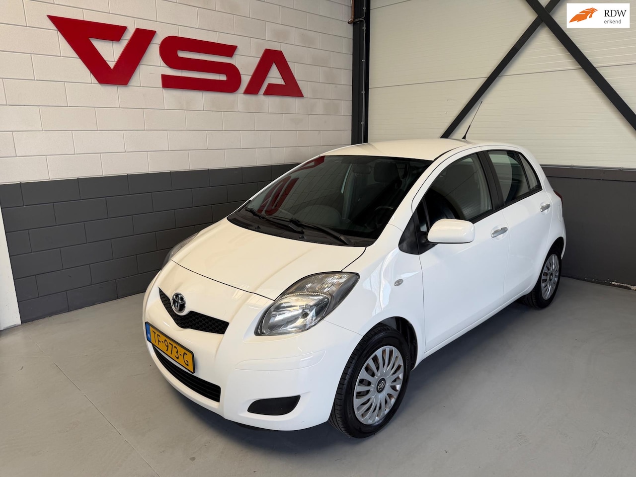 Toyota Yaris - 1.0 VVTi Cool|airco|5deurs|Trekhaak|Elektrische ramen en spiegels| - AutoWereld.nl