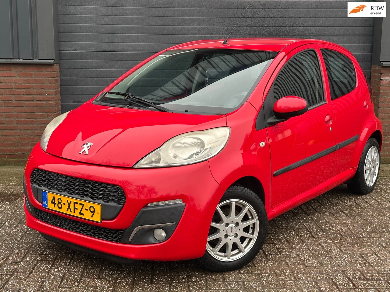 Peugeot 107 - 1.0 Active / Airco / Lichtmetalen velgen / DRL - AutoWereld.nl