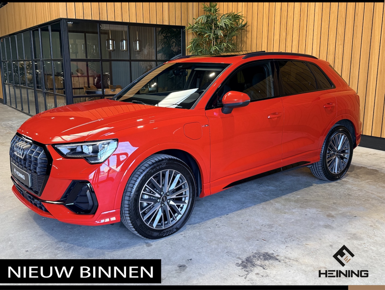 Audi Q3 - 45 TFSI e S edition. Pano. 2X S-Line. Apple-carplay. Blackline. 19 inch. - AutoWereld.nl