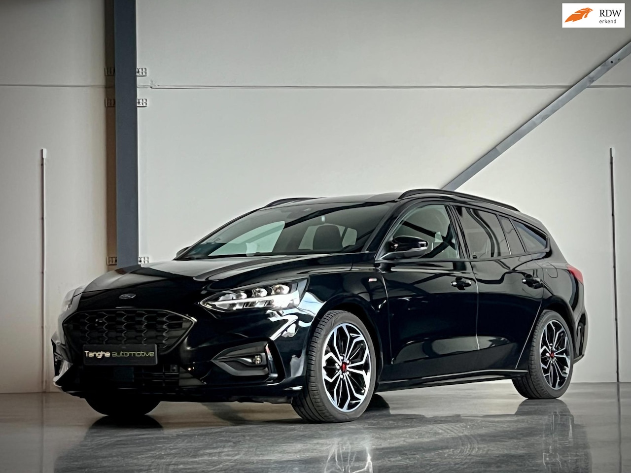 Ford Focus Wagon - 1.5 ST-Line 1.5 ST Line 182PK, Navi, Automaat, Trekhaak, 18", Dealer onderhouden - AutoWereld.nl