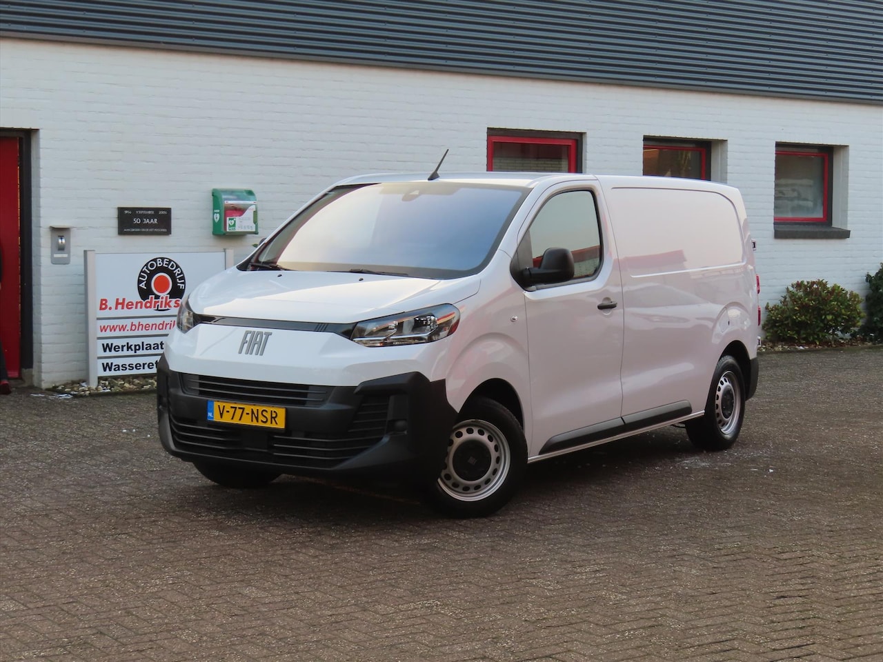 Fiat Scudo - GB 1.5 Diesel 120pk L2/ Apple Carplay/ Camera achter/ Vloer + wand platen/ DAB/ 3 Zitplaat - AutoWereld.nl