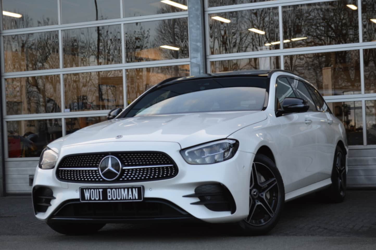 Mercedes-Benz E-klasse Estate - 300 e AMG Led Leder Panorama Memory Burmester Camera 360 Keyless Pdc - AutoWereld.nl