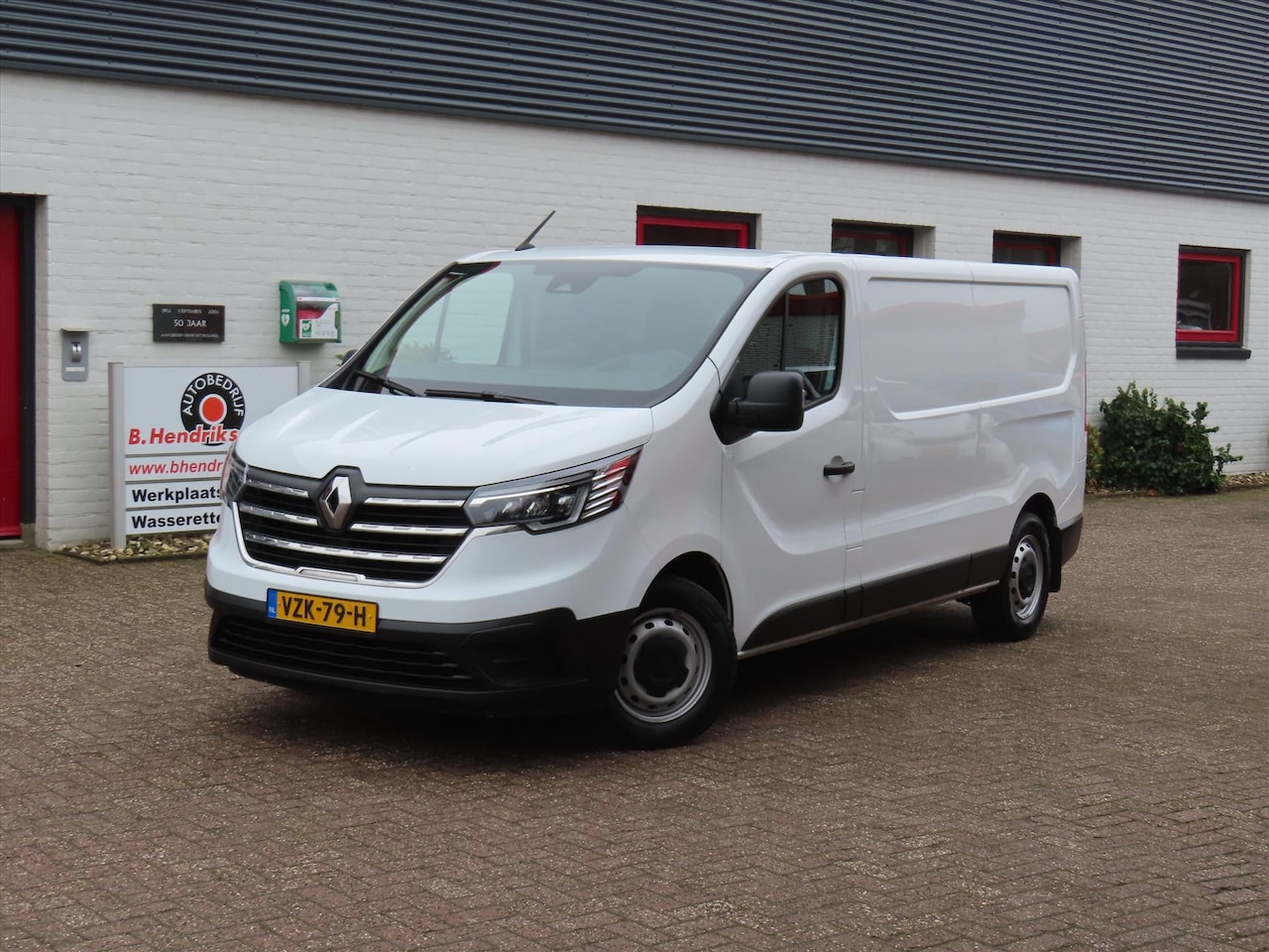 Renault Trafic - GB 2.0 Blue dCi 150pk L2H1 T30 Comfort/ Apple Carplay/ DAB/ Led koplampen/ PDC/ 3 Zitplaat - AutoWereld.nl