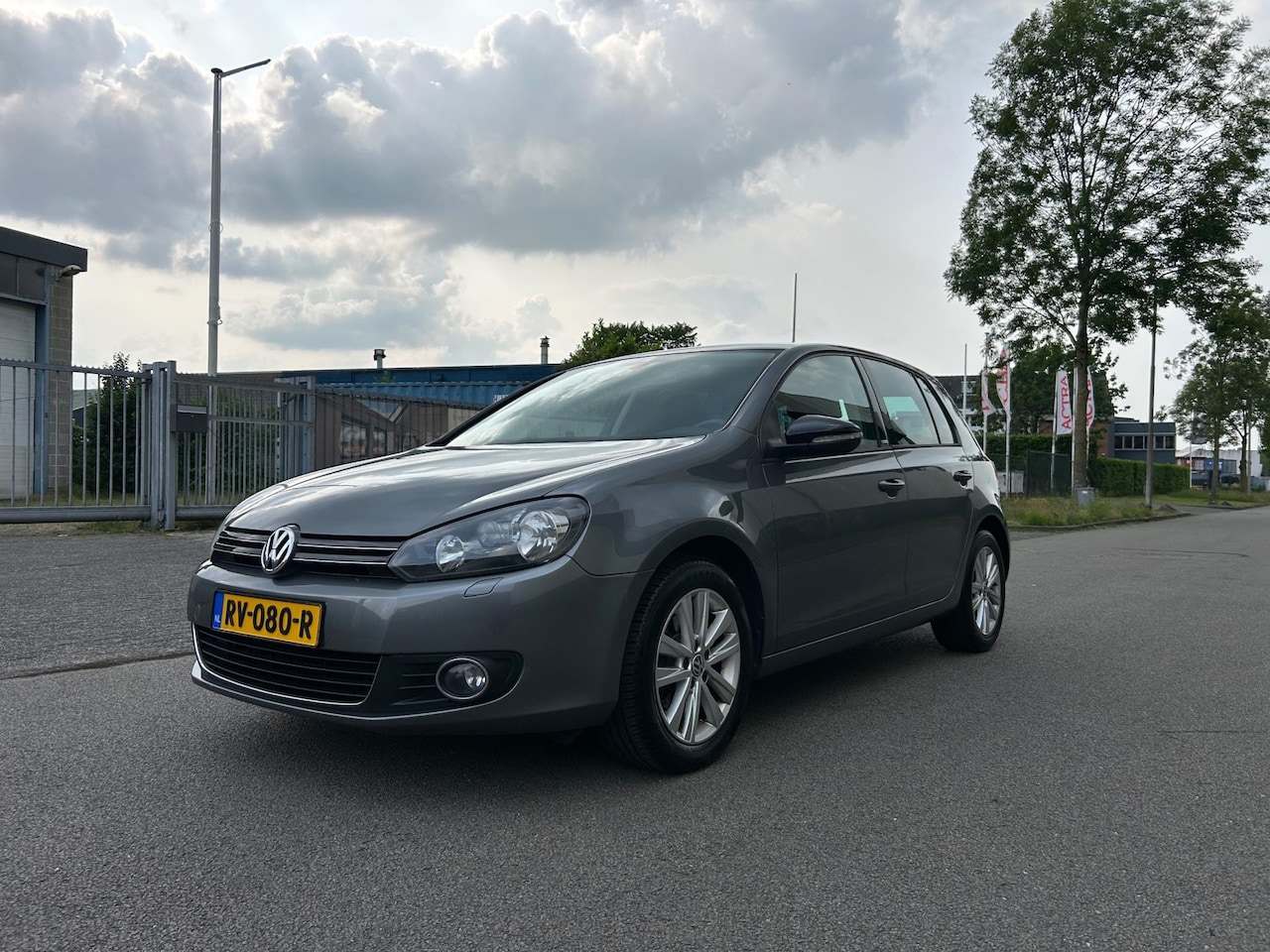 Volkswagen Golf - 1.2 TSI Highline BlueMotion Stoelverwarming/Carplay/Cruise/Clima - AutoWereld.nl