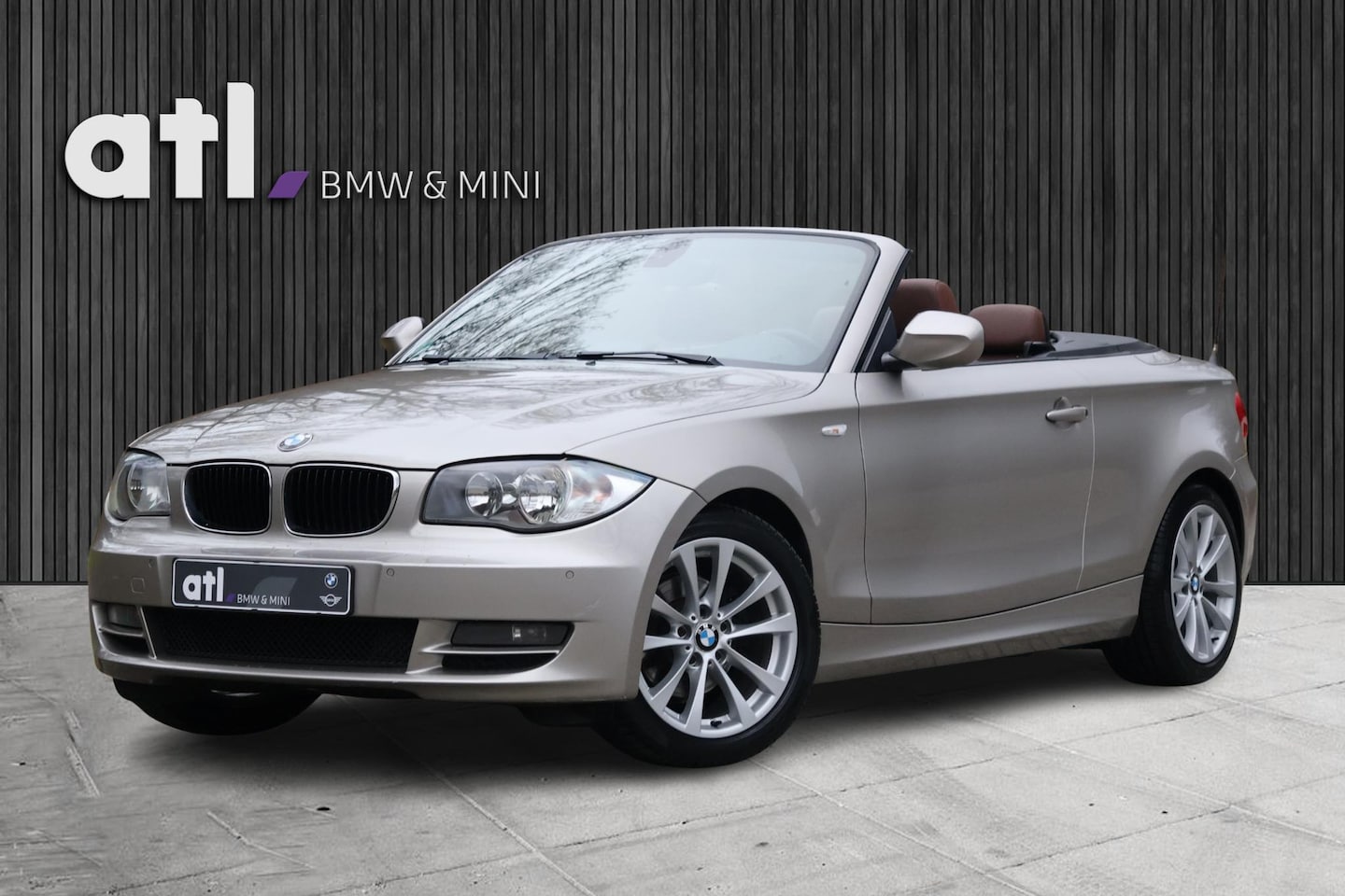 BMW 1-serie Cabrio - 118d High Executive AUT | Leder | Navi | PDC | Clima | Stoelverwarming | Cruise control | - AutoWereld.nl