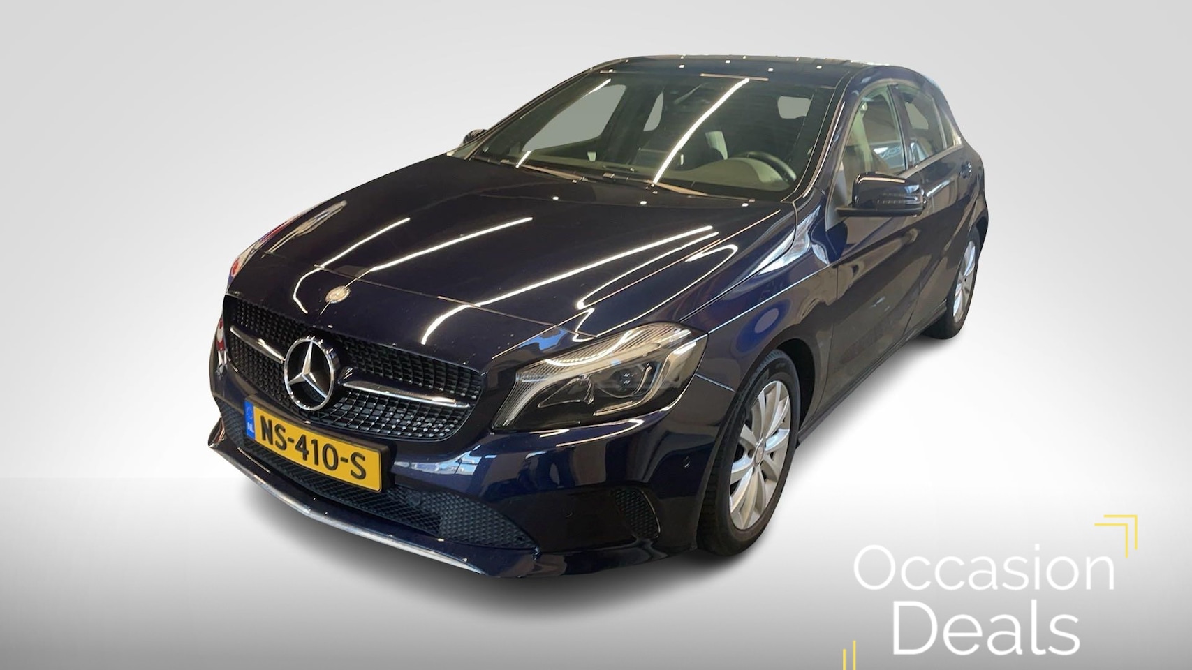 Mercedes-Benz A-klasse - A 180 Automaat Business Solution Style Line | LED | Parkpilot met camera | Stoelverwarming - AutoWereld.nl