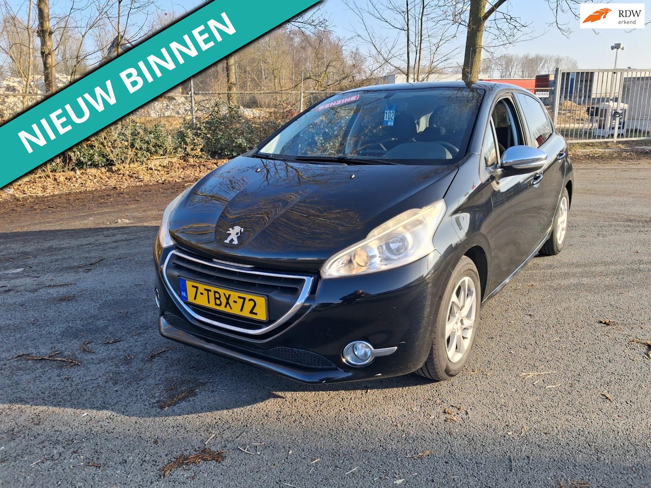 Peugeot 208 - 1.2 VTi Oxygo NETTE AUTO RIJDT EN SCHAKELT GOED - AutoWereld.nl